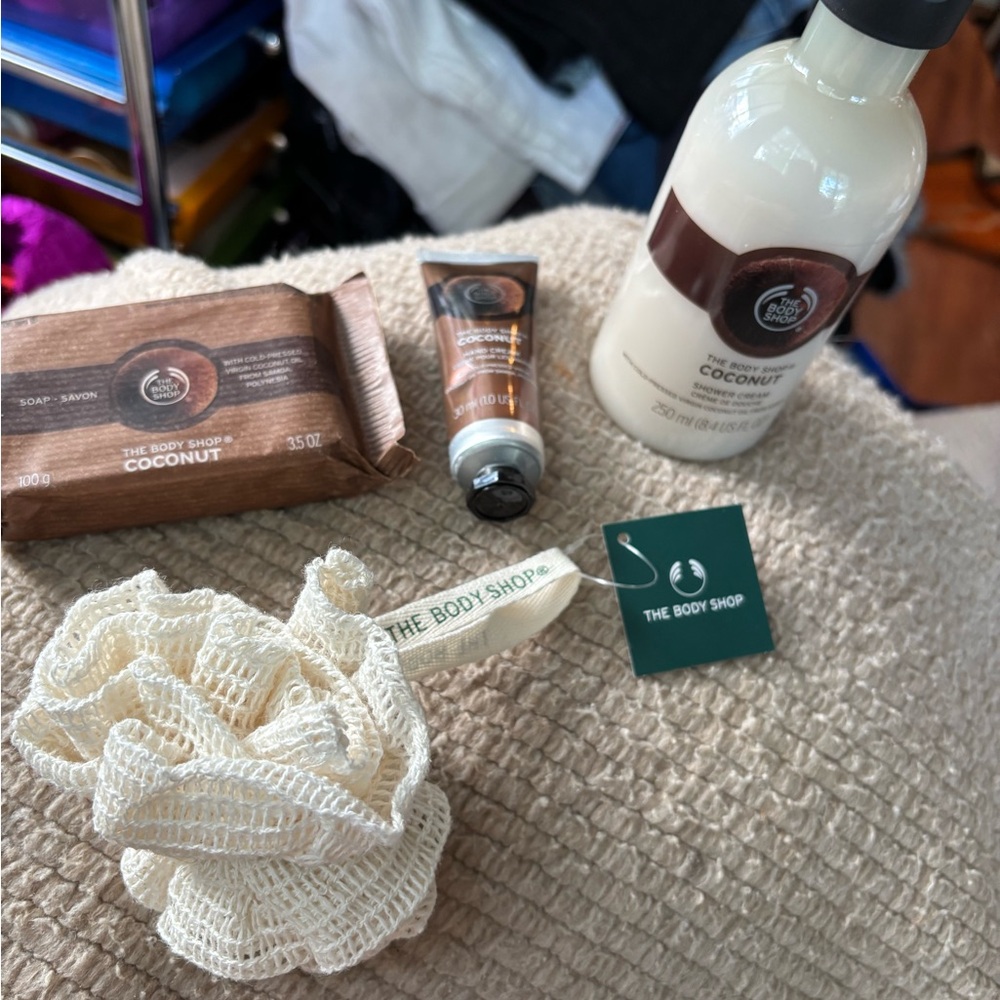 The Body Shop Coconut Gift Set